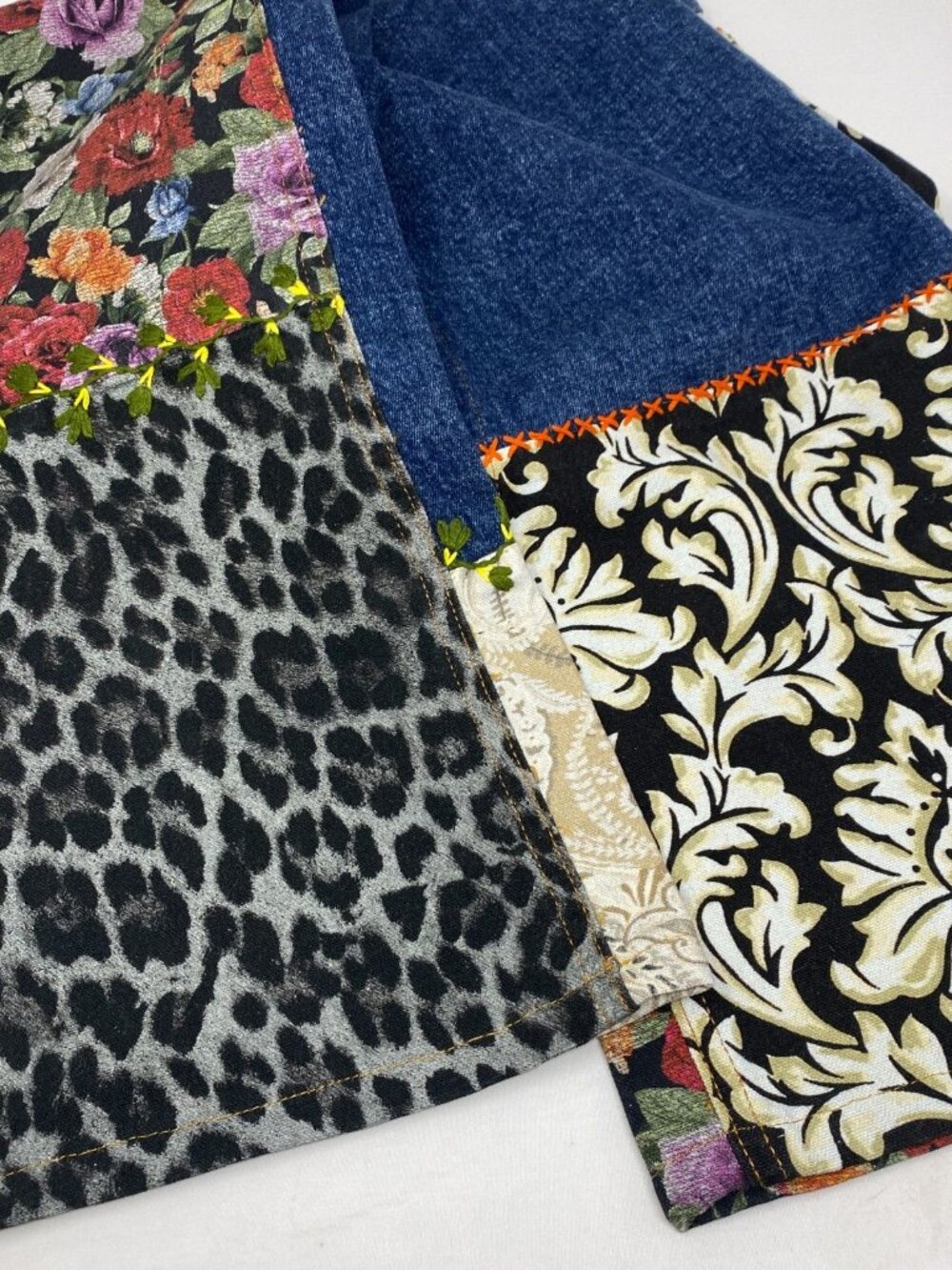 Alice + Olivia Weezy Lola Blue Multi Mixed Media Jeans 26 NWT $595 - Picture 7 of 11